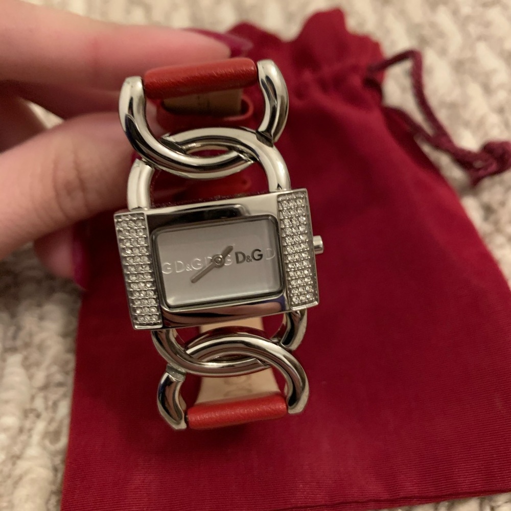 RED LEATHER DOLCE & GABANNA WATCH